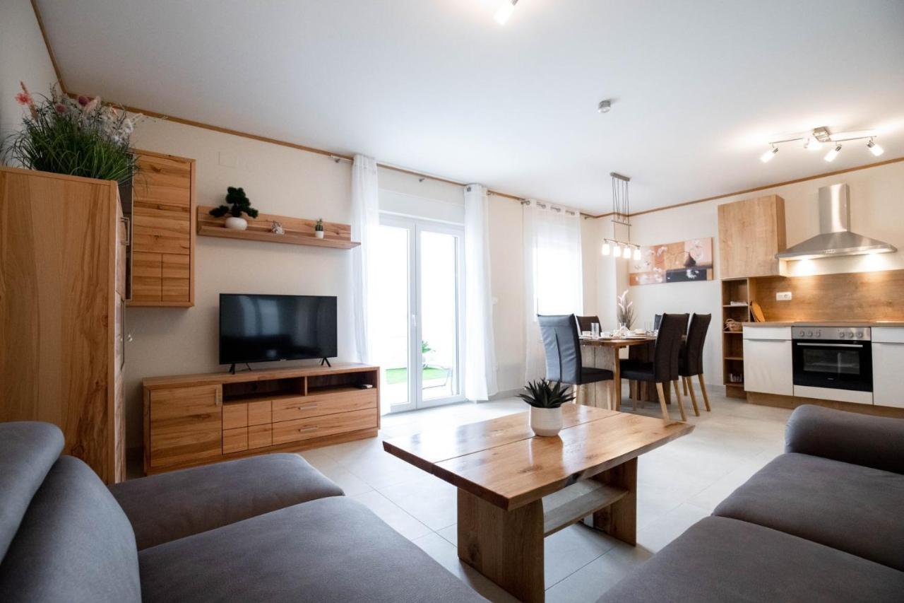 פריבלאקה Beachfront Reiterer Villa V2 With Seaview 30 Meters From The Beach - Crowonder Luxury Rent מראה חיצוני תמונה