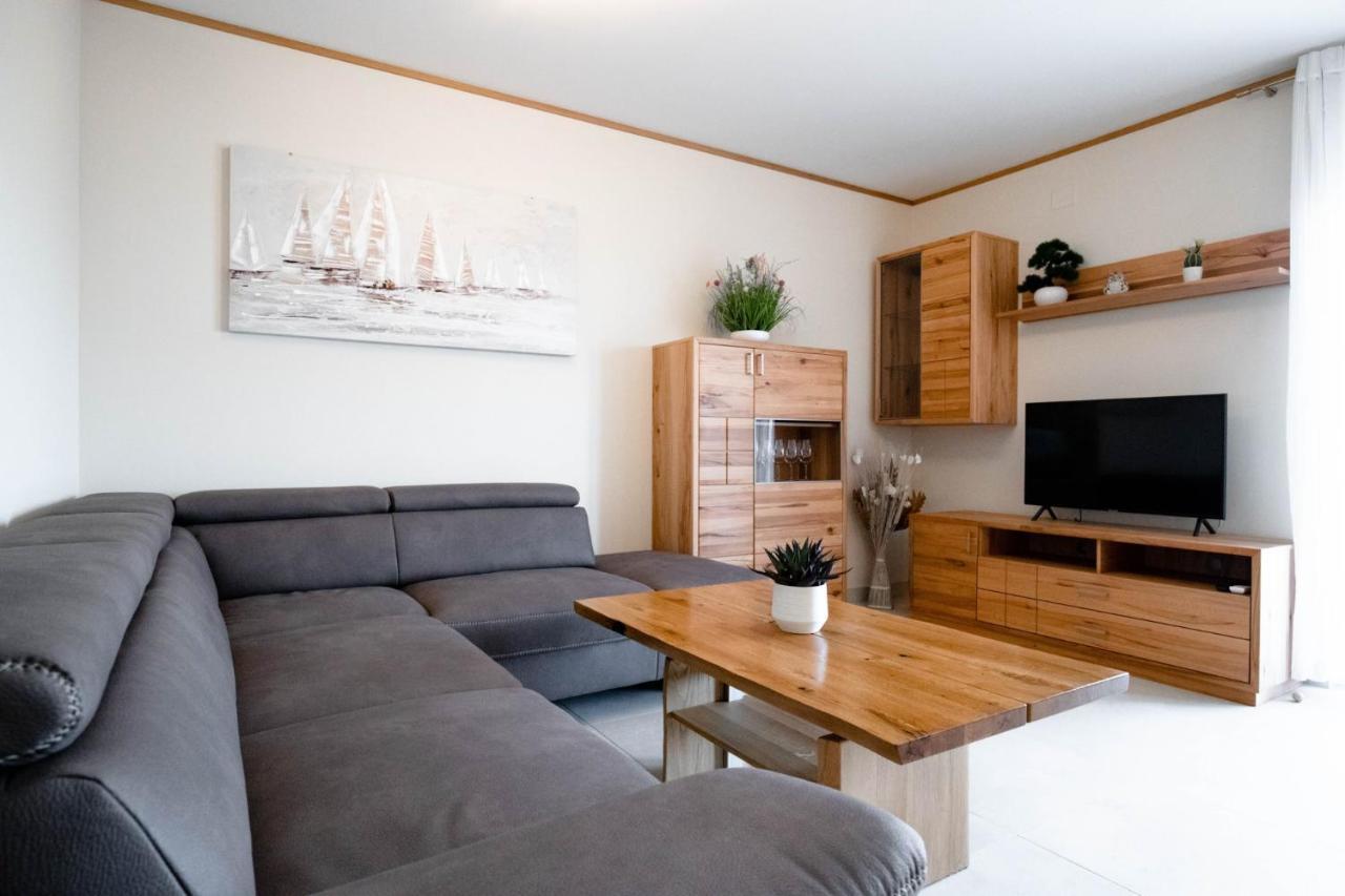 פריבלאקה Beachfront Reiterer Villa V2 With Seaview 30 Meters From The Beach - Crowonder Luxury Rent מראה חיצוני תמונה