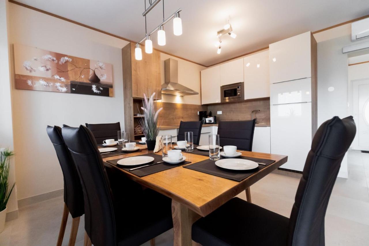 פריבלאקה Beachfront Reiterer Villa V2 With Seaview 30 Meters From The Beach - Crowonder Luxury Rent מראה חיצוני תמונה