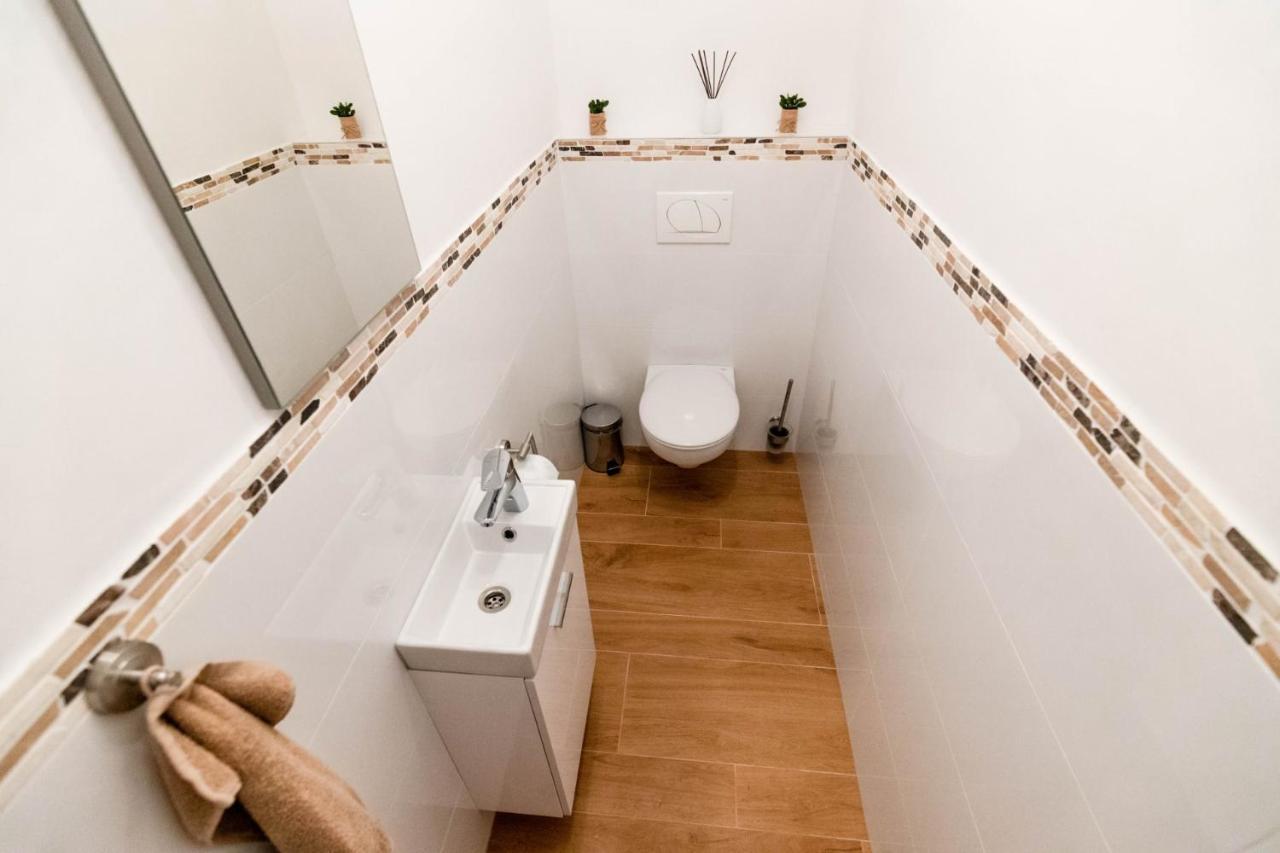 פריבלאקה Beachfront Reiterer Villa V2 With Seaview 30 Meters From The Beach - Crowonder Luxury Rent מראה חיצוני תמונה