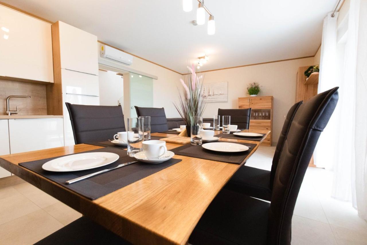 פריבלאקה Beachfront Reiterer Villa V2 With Seaview 30 Meters From The Beach - Crowonder Luxury Rent מראה חיצוני תמונה